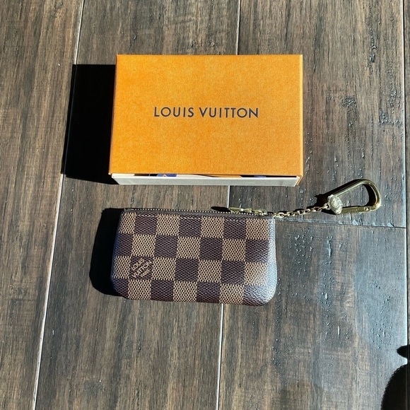 LOUIS VUITTON Damier Ebene Key Pouch - Picture 2 of 8